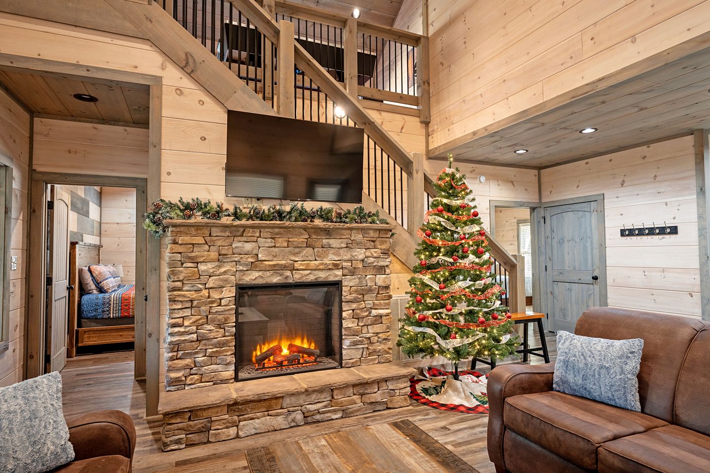 Cozy Wooden Cabin with Games, Hot-tub and Indoor Pool in Sevierville, Tennessee