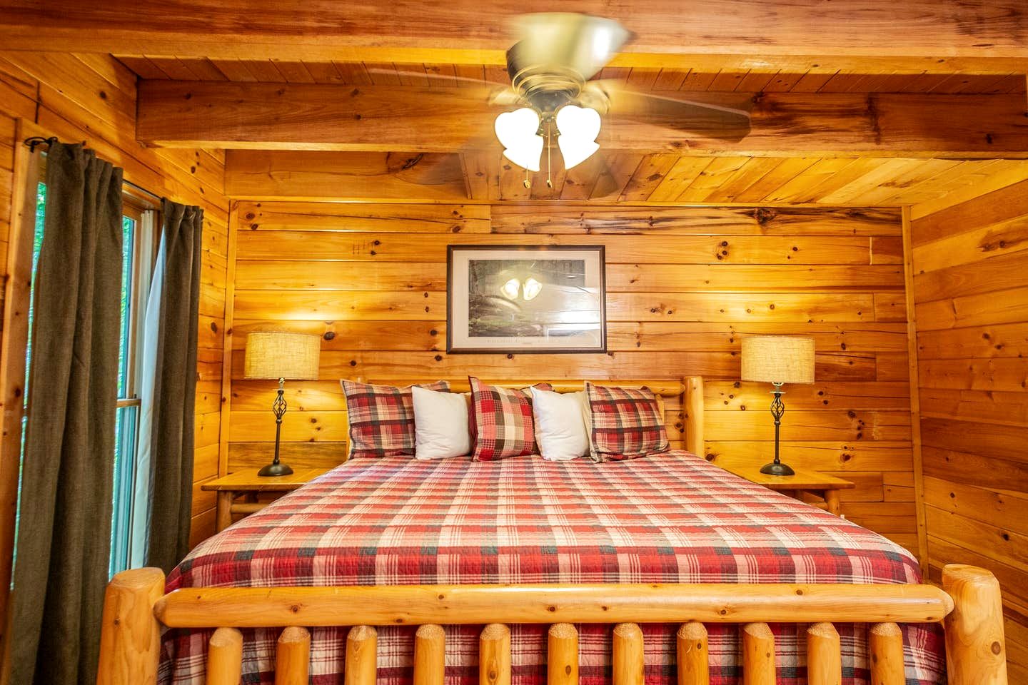 Cozy Wooden Cabin Nestled Amidst Trees in Sevierville, Tennessee