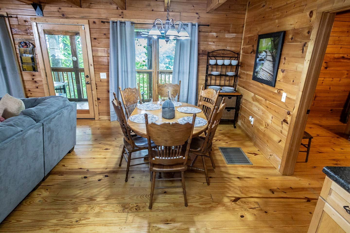 Cozy Wooden Cabin Nestled Amidst Trees in Sevierville, Tennessee
