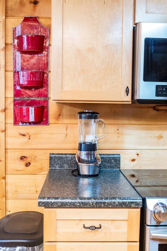 Cozy Wooden Cabin Nestled Amidst Trees in Sevierville, Tennessee