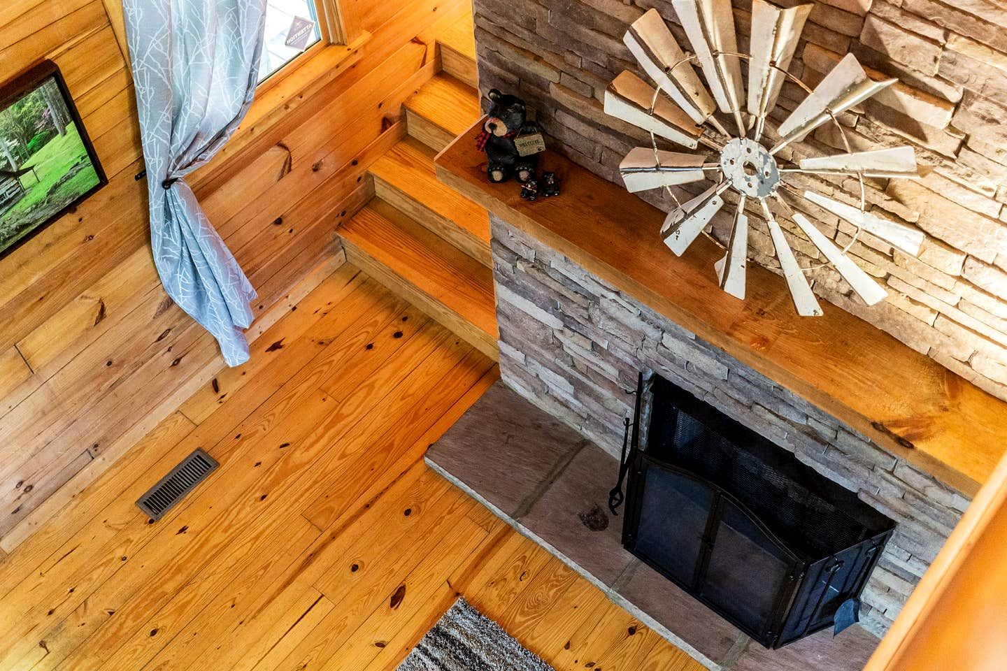 Cozy Wooden Cabin Nestled Amidst Trees in Sevierville, Tennessee