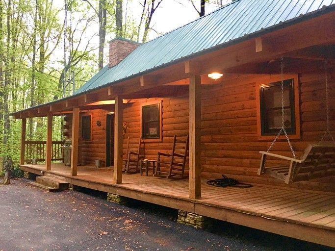 Cozy Wooden Cabin Nestled Amidst Trees in Sevierville, Tennessee