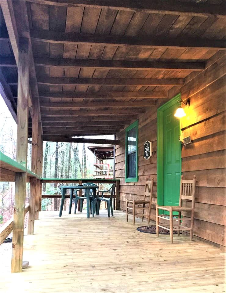 Cozy Wooden Rustic Cabin with Hot-tub in Sevierville, Tennessee