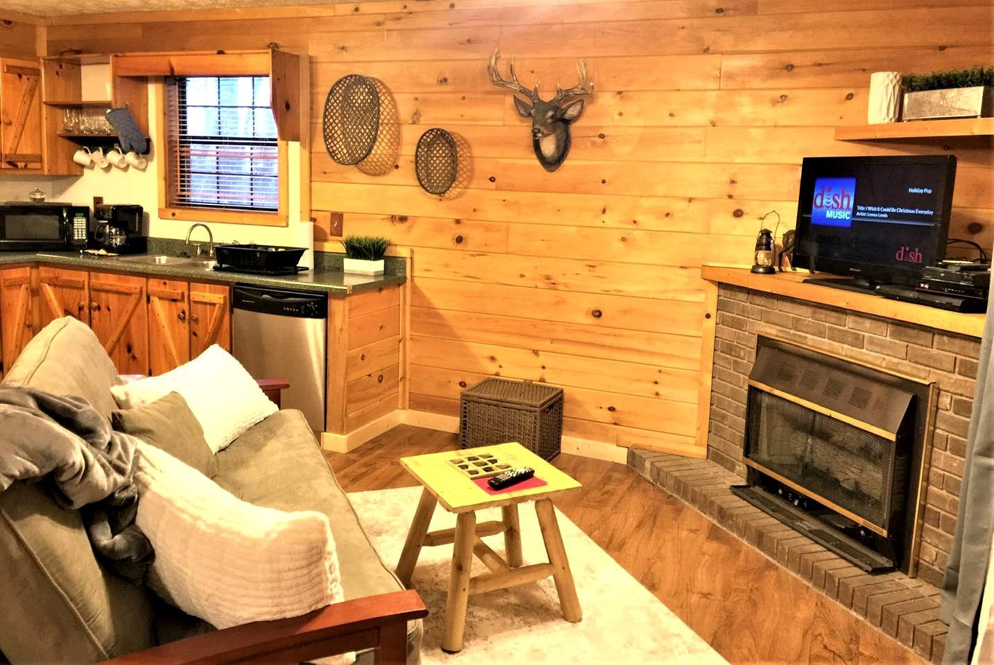 Cozy Wooden Rustic Cabin with Hot-tub in Sevierville, Tennessee