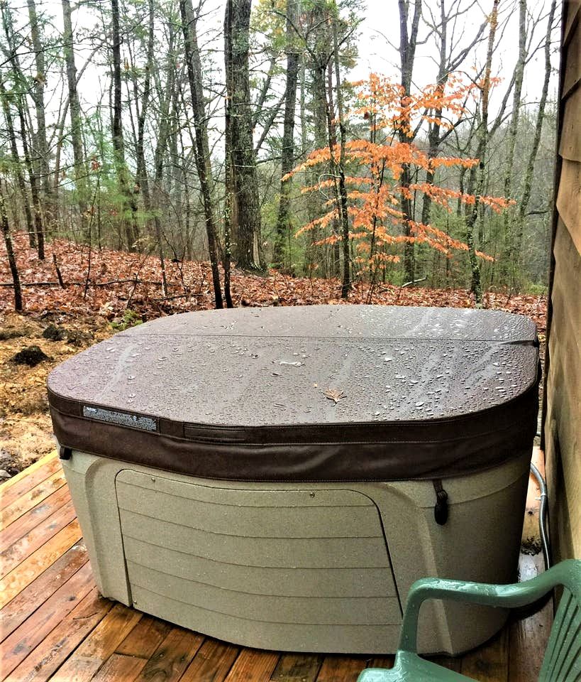 Cozy Wooden Rustic Cabin with Hot-tub in Sevierville, Tennessee
