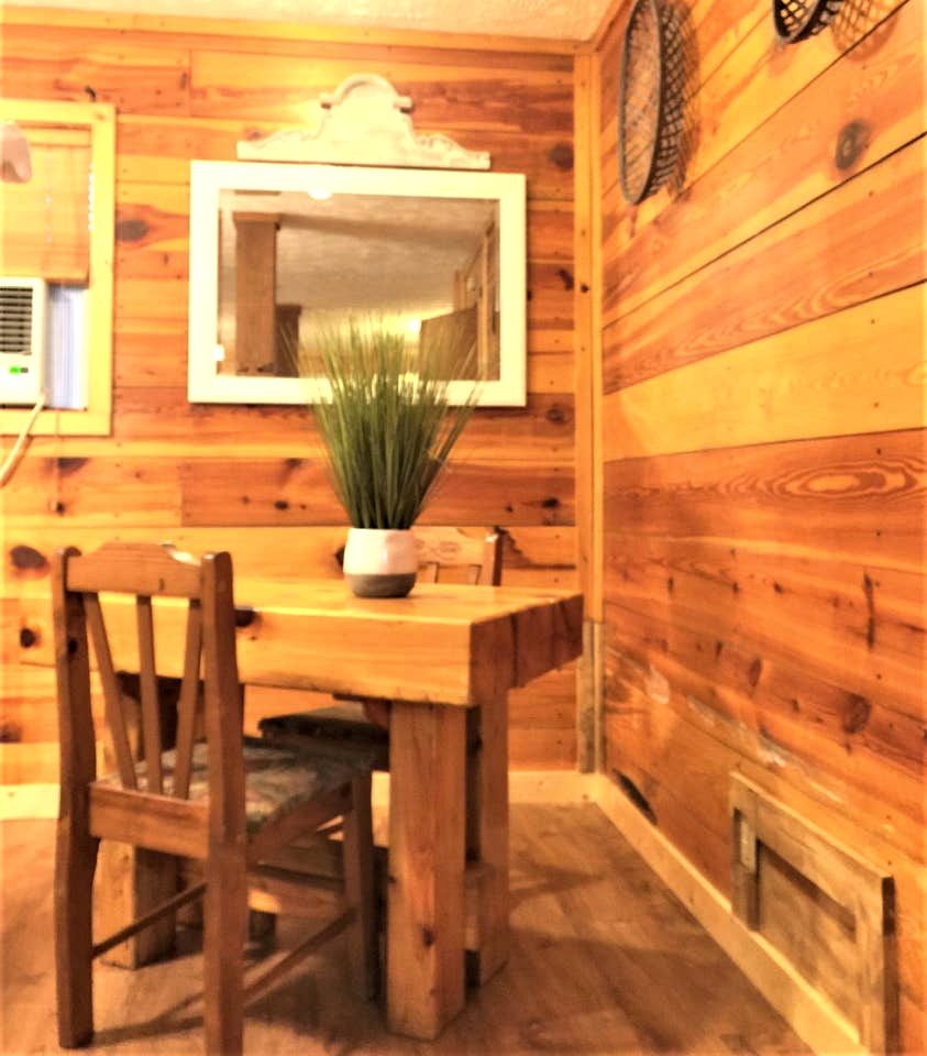 Cozy Wooden Rustic Cabin with Hot-tub in Sevierville, Tennessee