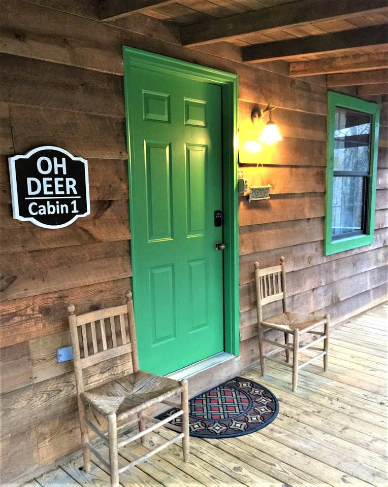 Cozy Wooden Rustic Cabin with Hot-tub in Sevierville, Tennessee