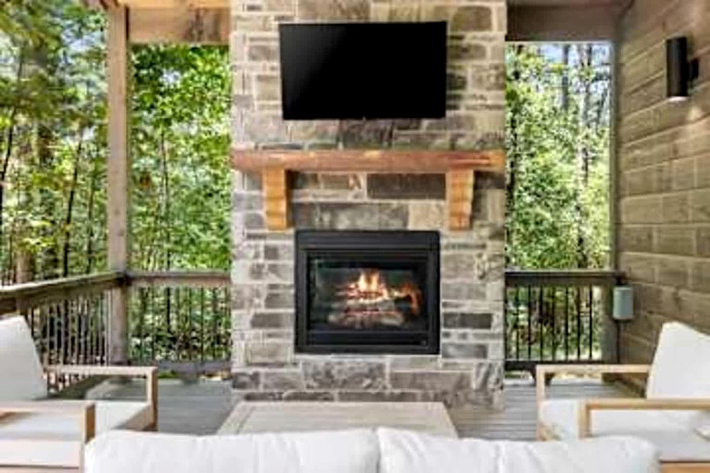 Cozy Woodland Cabin with Hot Tub & Fire Pit Near Broken Bow Lake, Broken Bow OK