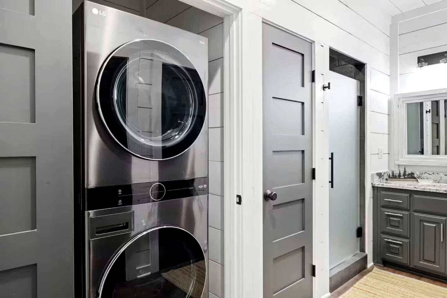 Cozy Woodland Cabin with Hot Tub & Fire Pit Near Broken Bow Lake, Broken Bow OK