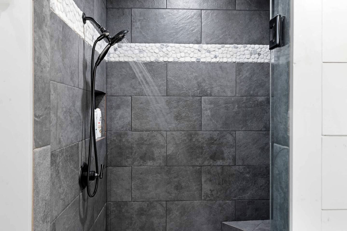 Cozy Woodland Cabin with Hot Tub & Fire Pit Near Broken Bow Lake, Broken Bow OK