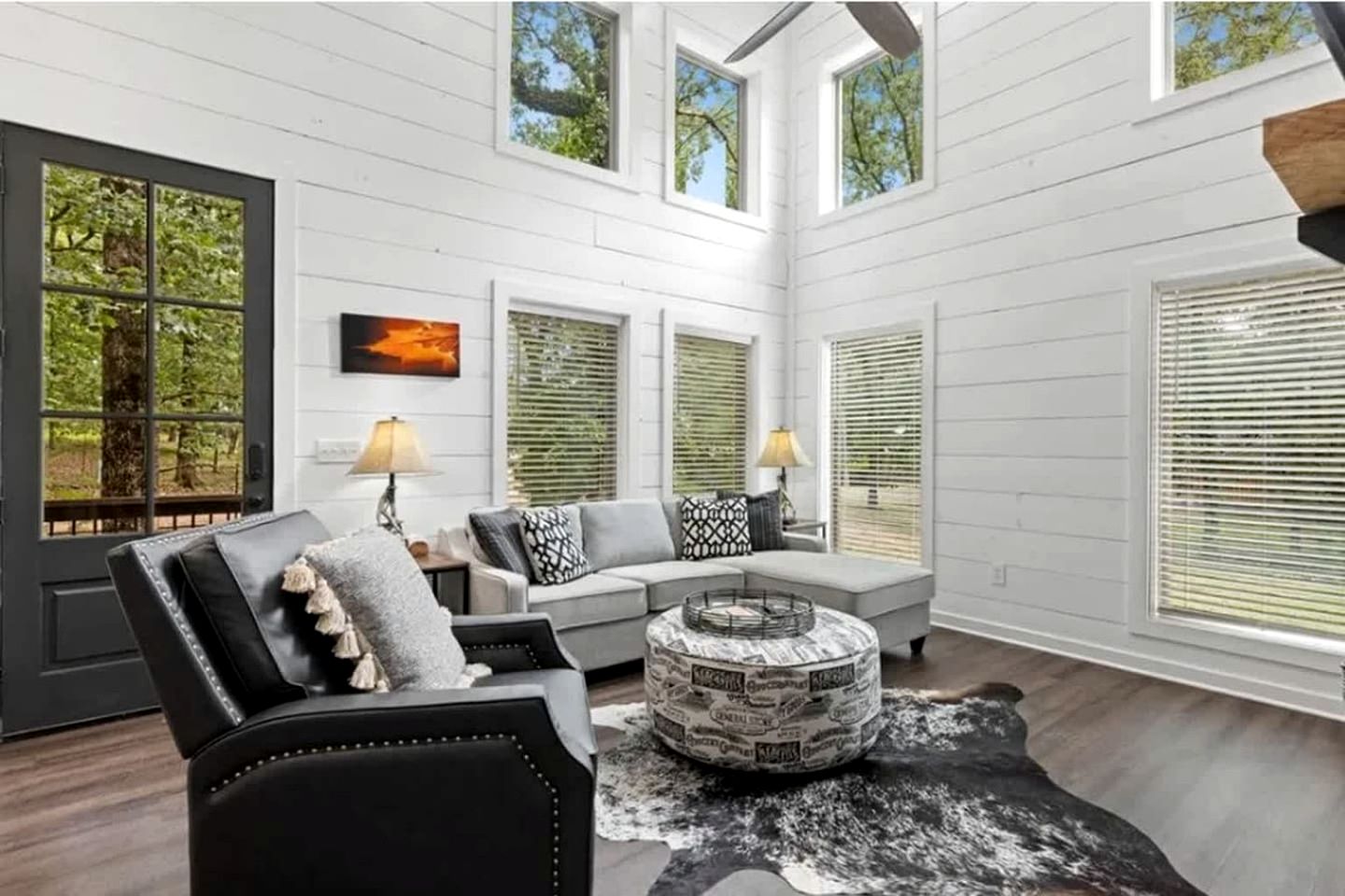 Cozy Woodland Cabin with Hot Tub & Fire Pit Near Broken Bow Lake, Broken Bow OK