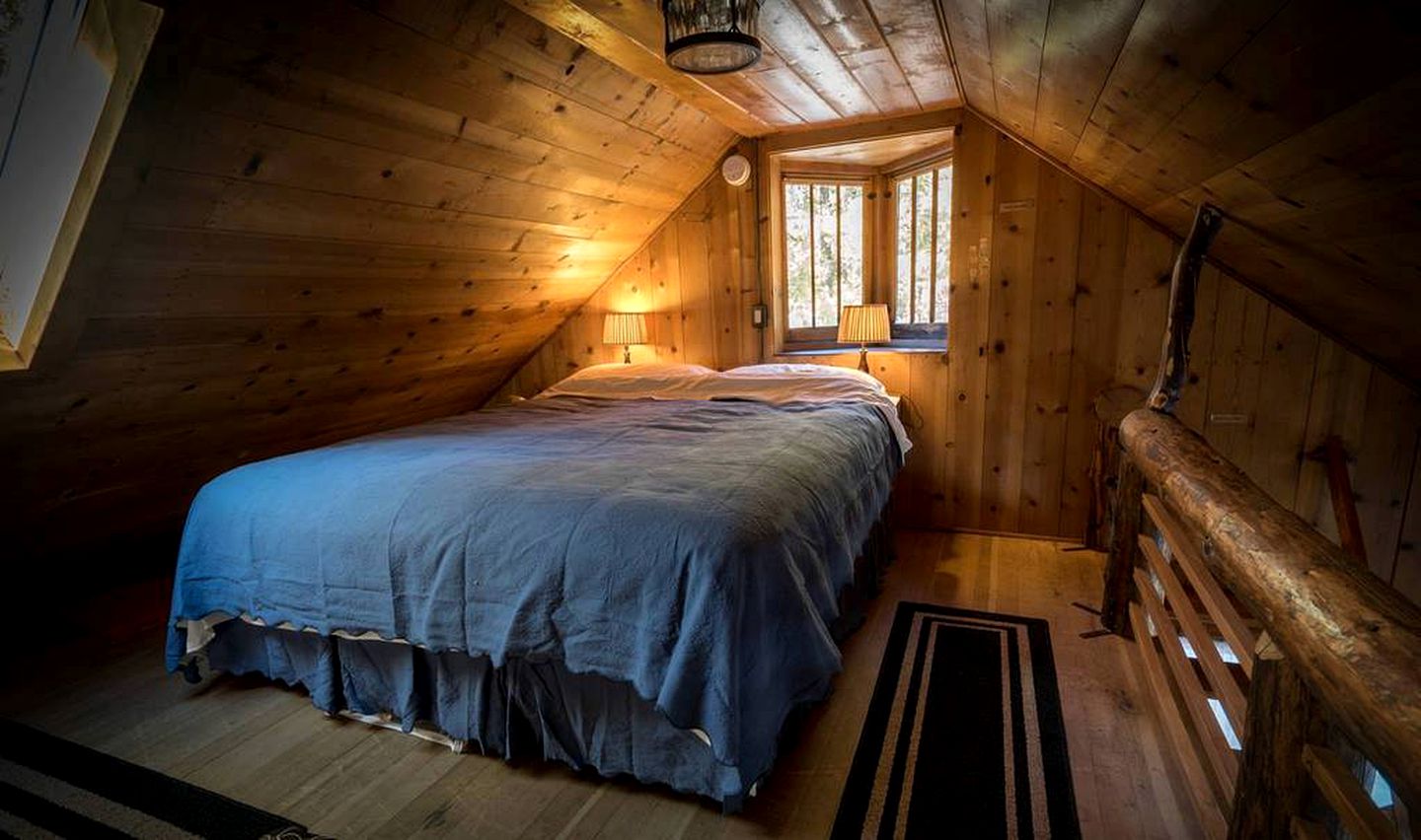 Cozy and Historic Cabin Rental with Loft in Woodlands of Idyllwild, California