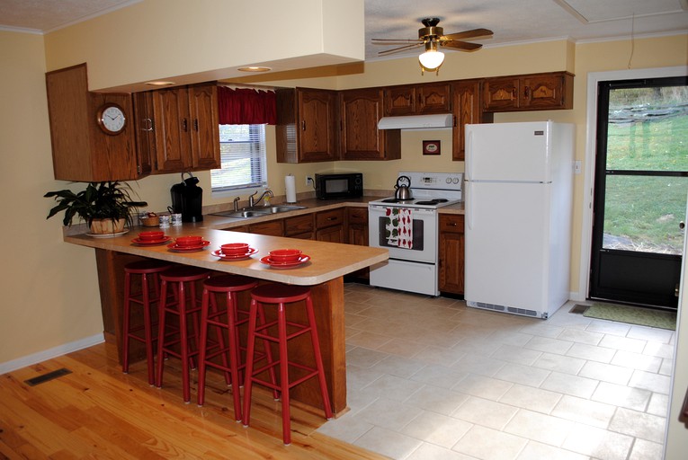 Cabins (Tazewell, Virginia, United States)