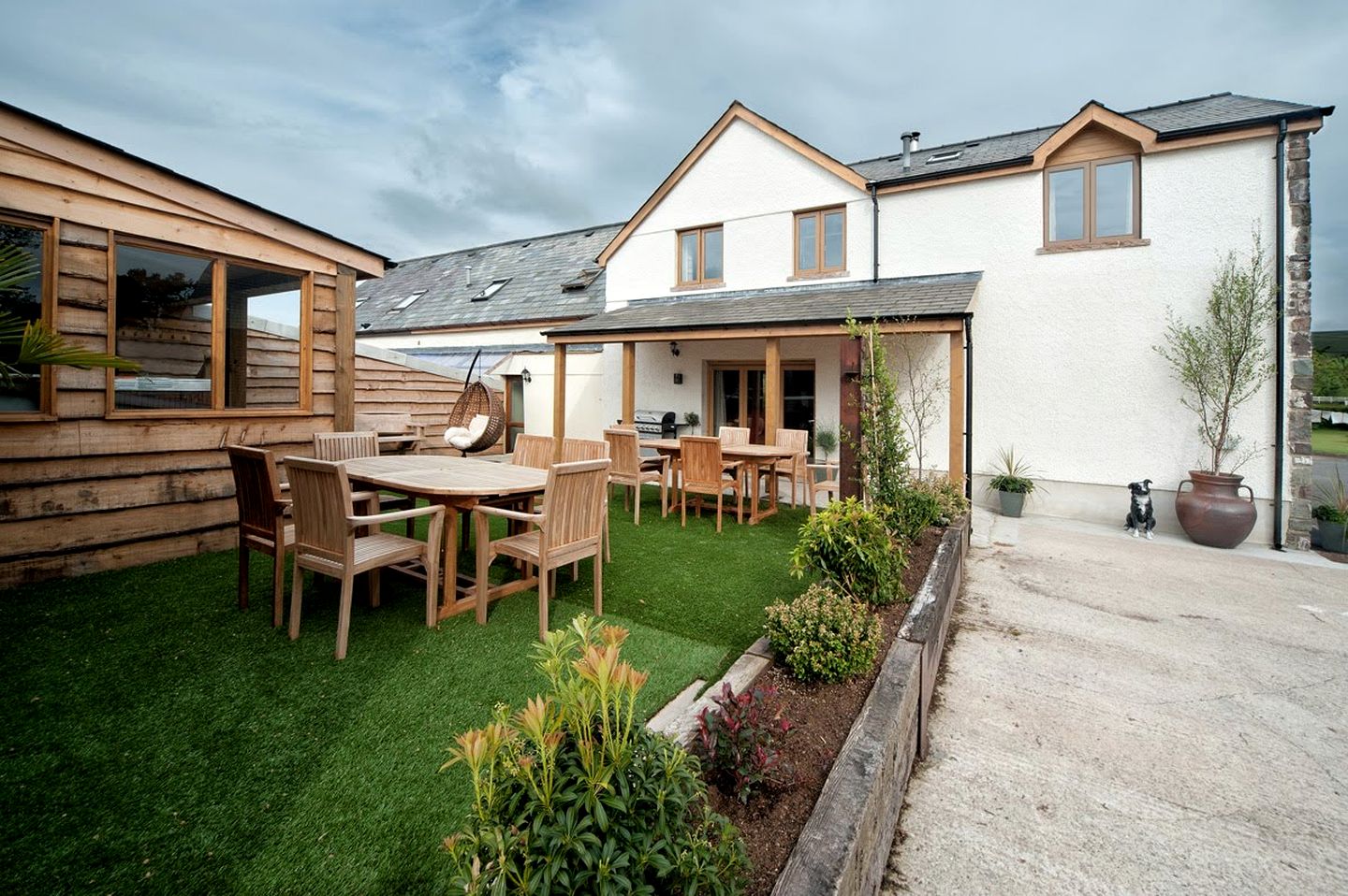 Beautiful Spacious Multi-Unit Rental for Large Groups for a Peaceful Getaway in the Brecon Beacons National Park, Wales