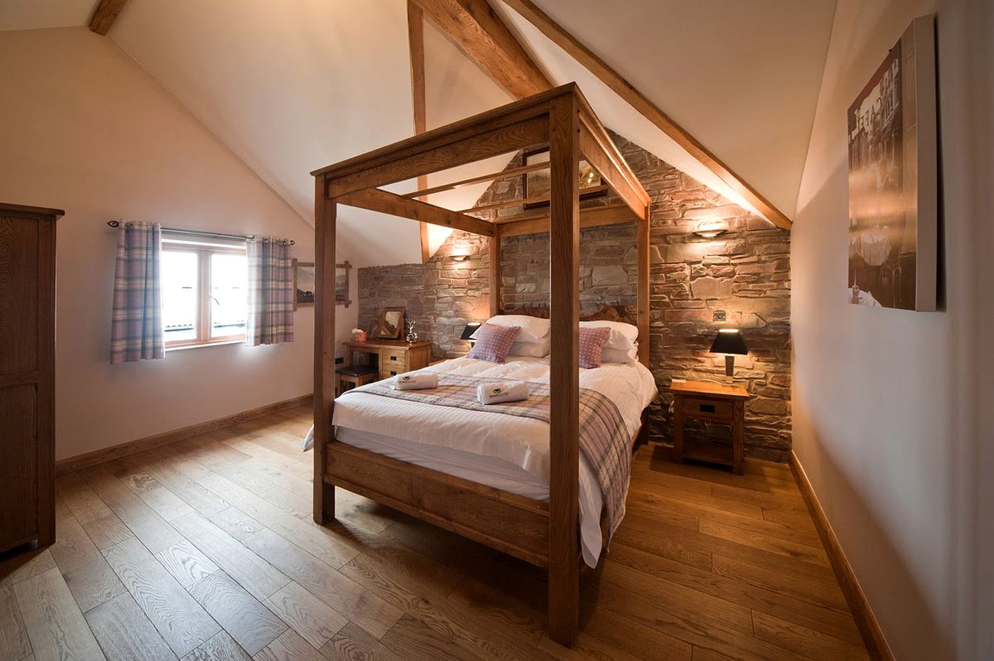 Beautiful Spacious Multi-Unit Rental for Large Groups for a Peaceful Getaway in the Brecon Beacons National Park, Wales