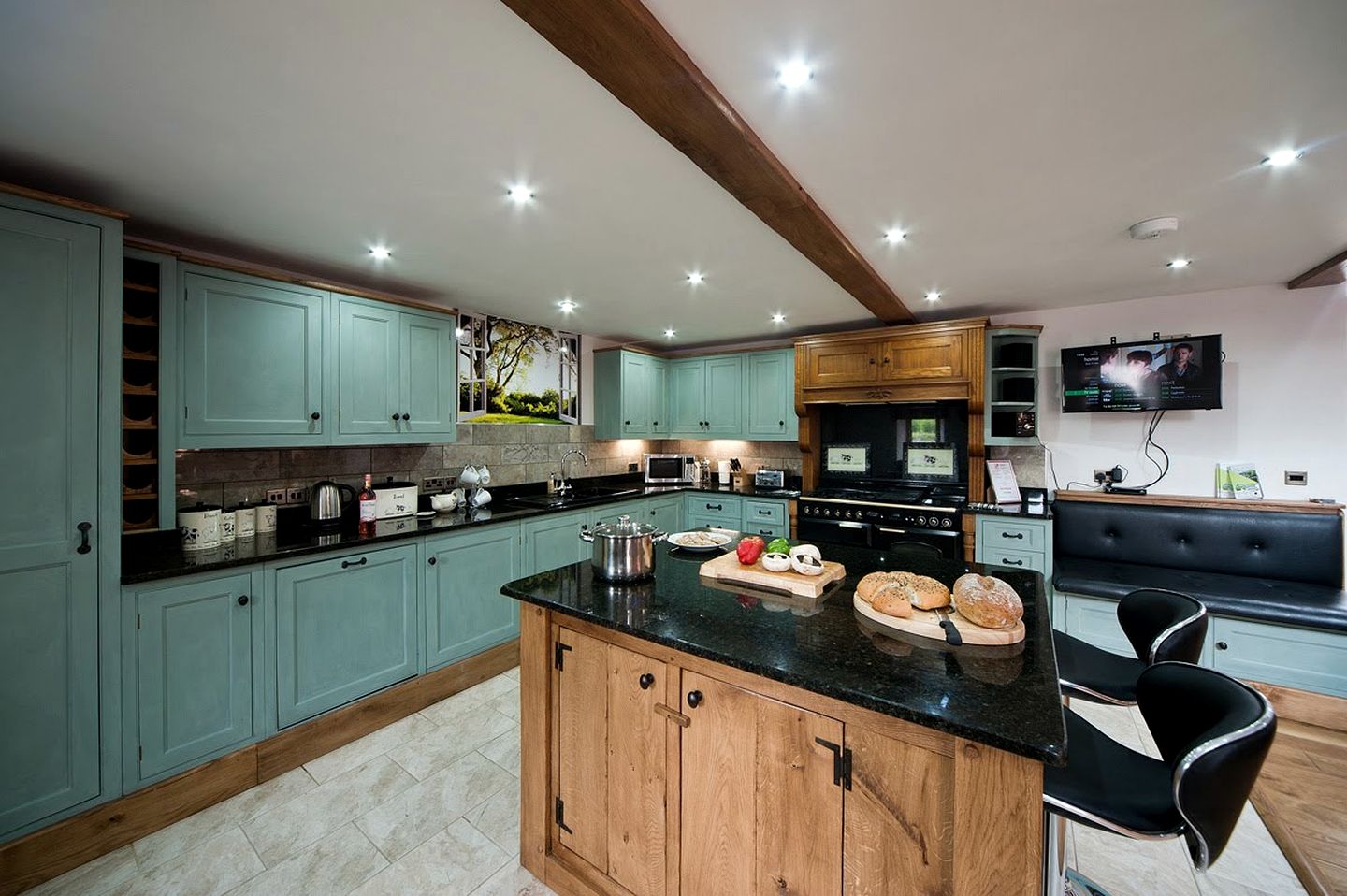 Beautiful Spacious Multi-Unit Rental for Large Groups for a Peaceful Getaway in the Brecon Beacons National Park, Wales