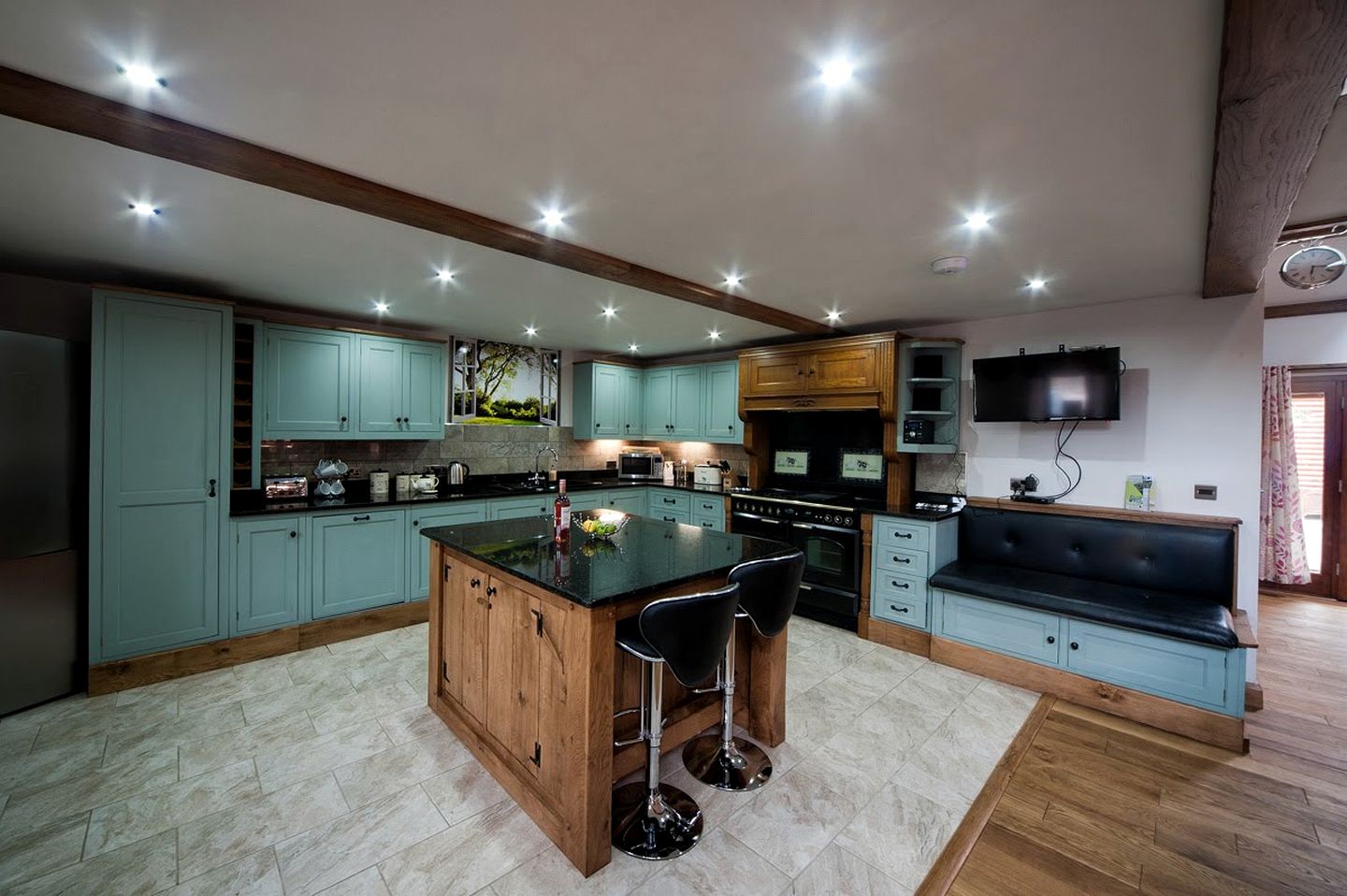 Beautiful Spacious Multi-Unit Rental for Large Groups for a Peaceful Getaway in the Brecon Beacons National Park, Wales