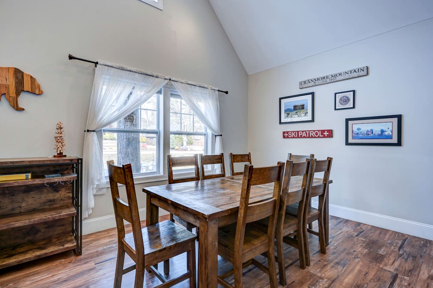 Luxury Mountain Townhouse with Private Hot Tub Near Cranmore Mountain Resort, North Conway, New Hampshire