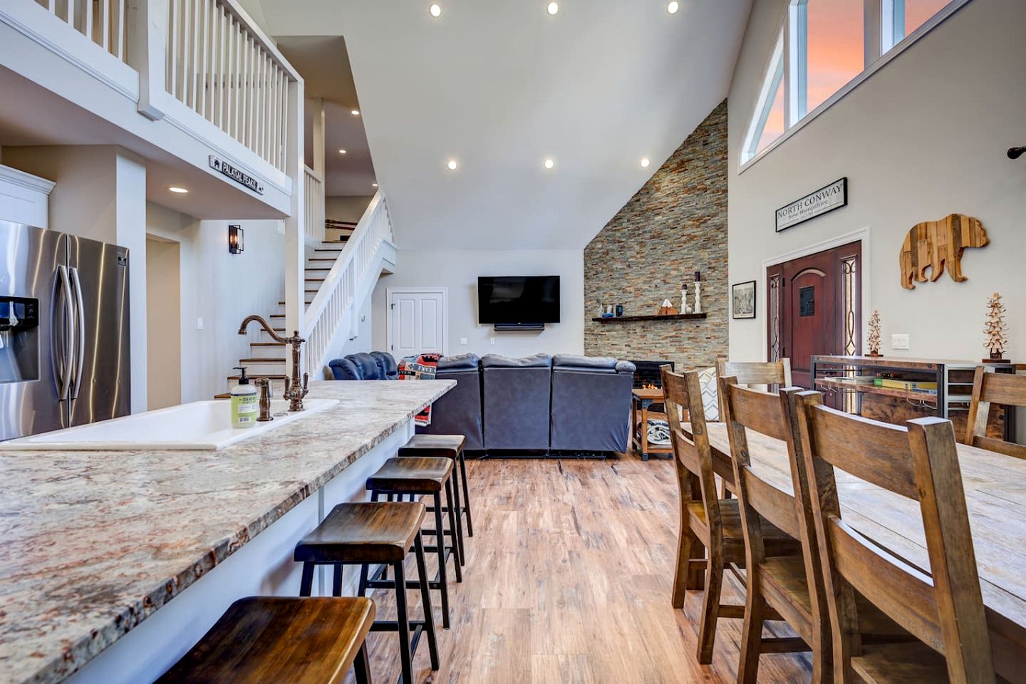 Luxury Mountain Townhouse with Private Hot Tub Near Cranmore Mountain Resort, North Conway, New Hampshire