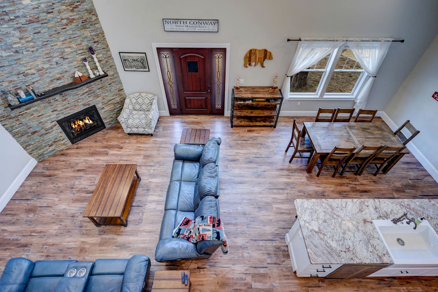 Luxury Mountain Townhouse with Private Hot Tub Near Cranmore Mountain Resort, North Conway, New Hampshire