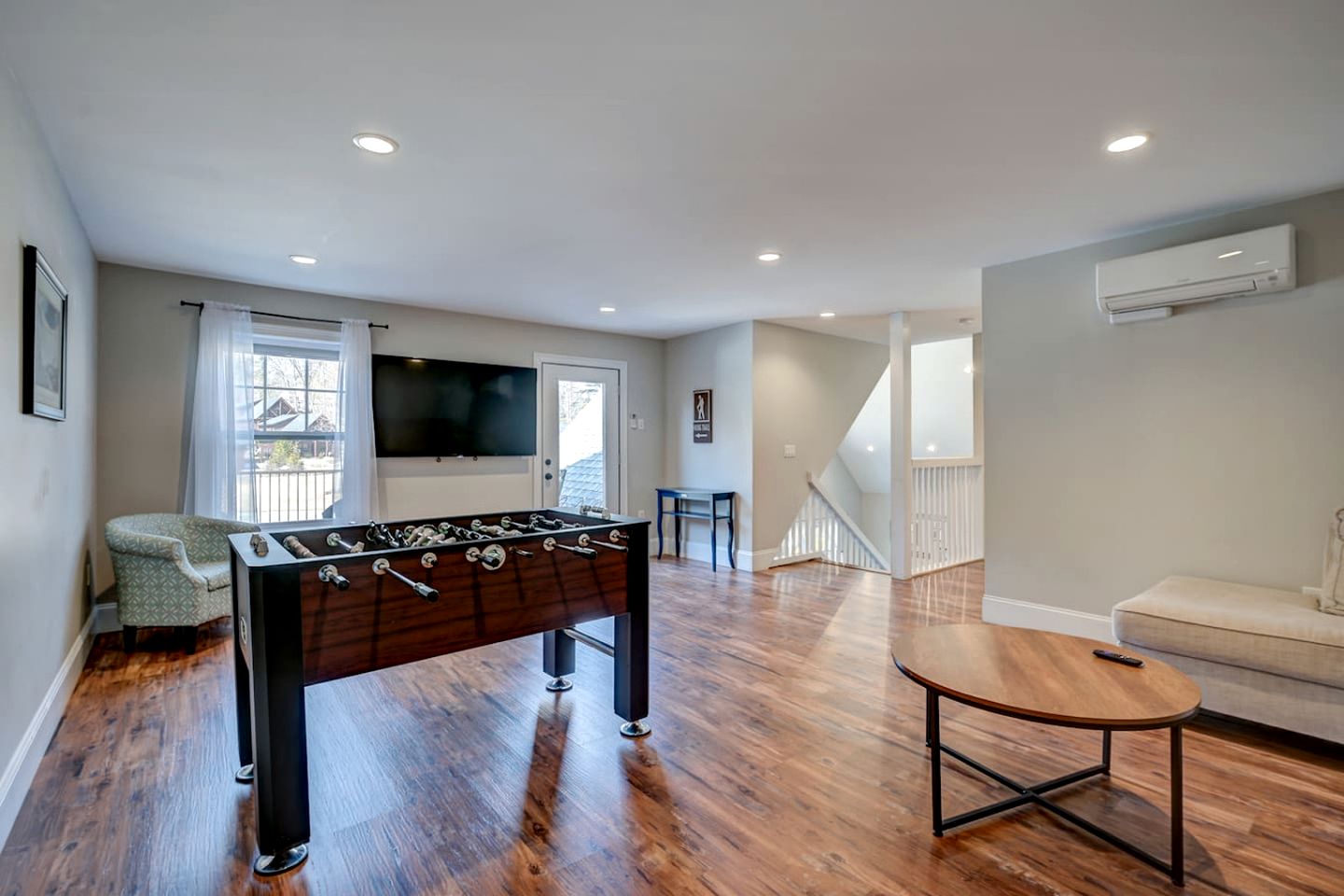 Luxury Mountain Townhouse with Private Hot Tub Near Cranmore Mountain Resort, North Conway, New Hampshire