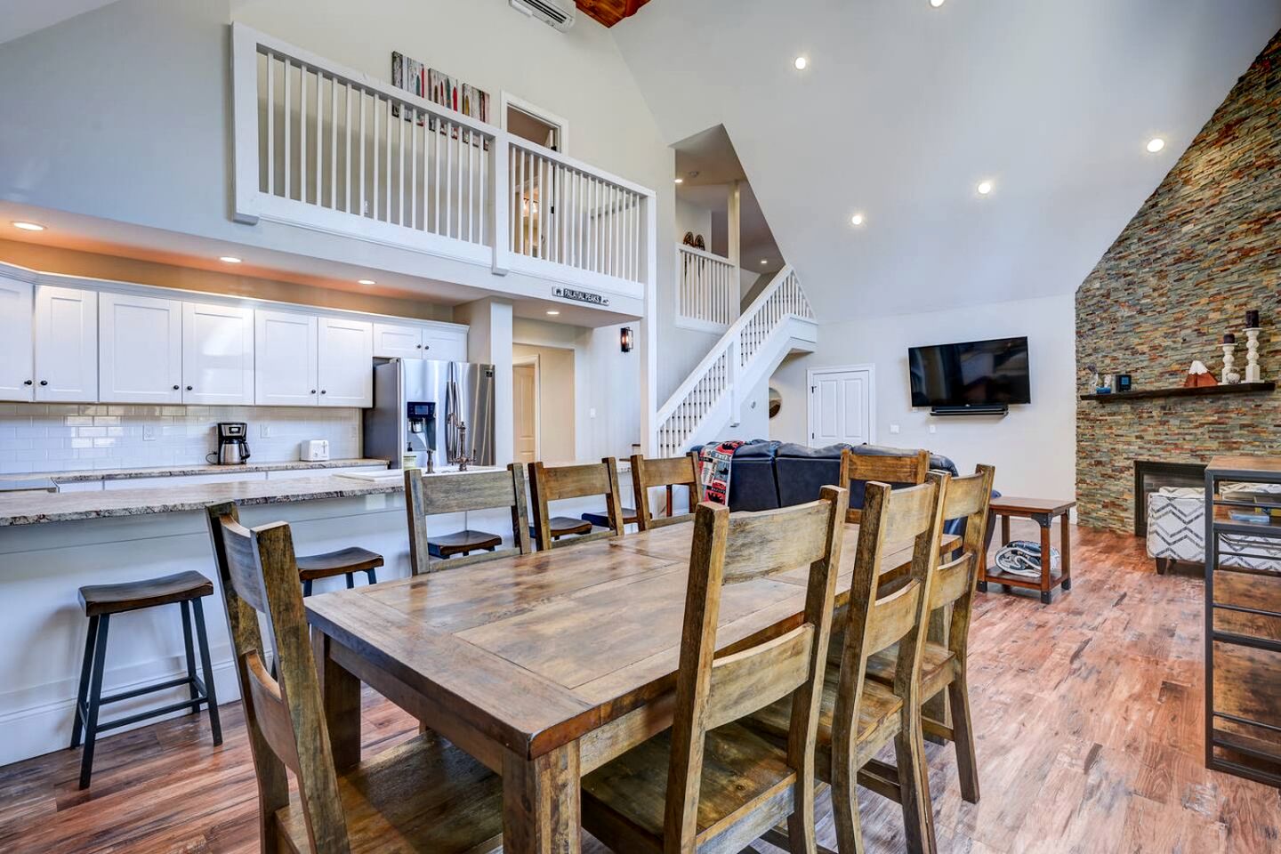 Luxury Mountain Townhouse with Private Hot Tub Near Cranmore Mountain Resort, North Conway, New Hampshire