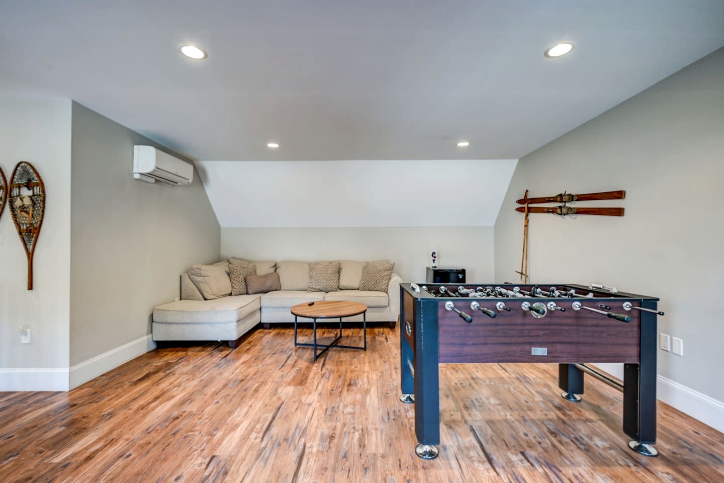 Luxury Mountain Townhouse with Private Hot Tub Near Cranmore Mountain Resort, North Conway, New Hampshire