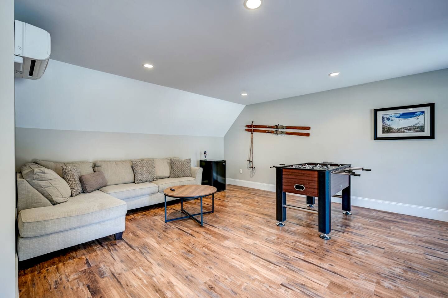 Luxury Mountain Townhouse with Private Hot Tub Near Cranmore Mountain Resort, North Conway, New Hampshire