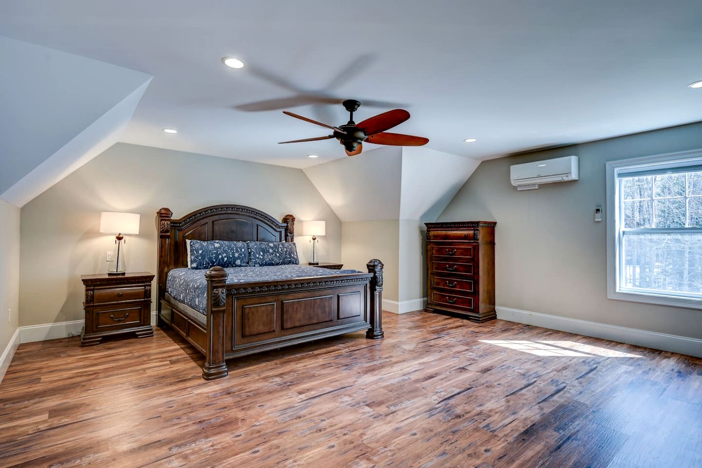 Luxury Mountain Townhouse with Private Hot Tub Near Cranmore Mountain Resort, North Conway, New Hampshire