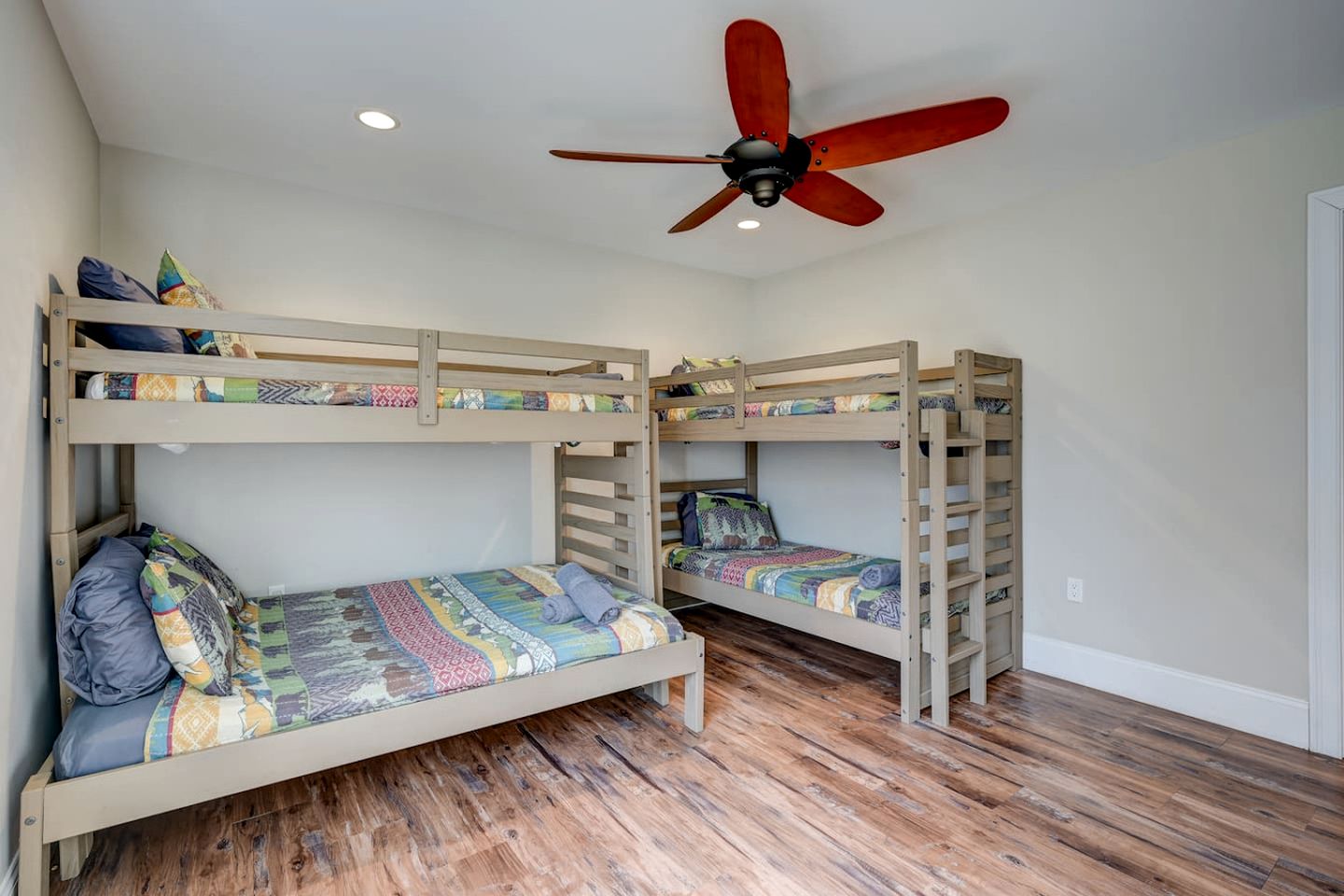 Luxury Mountain Townhouse with Private Hot Tub Near Cranmore Mountain Resort, North Conway, New Hampshire