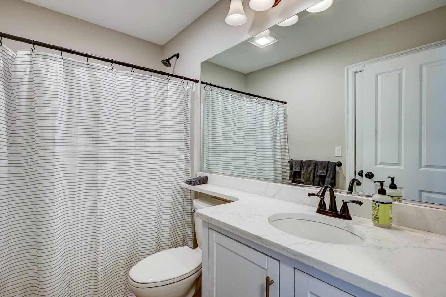 Luxury Mountain Townhouse with Private Hot Tub Near Cranmore Mountain Resort, North Conway, New Hampshire
