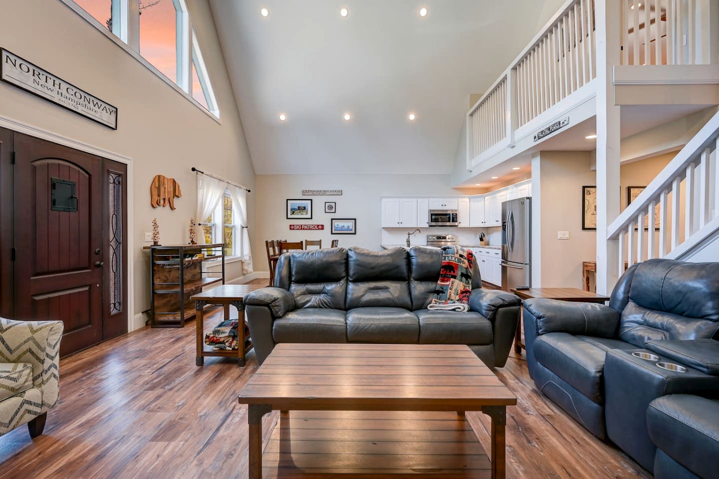 Luxury Mountain Townhouse with Private Hot Tub Near Cranmore Mountain Resort, North Conway, New Hampshire
