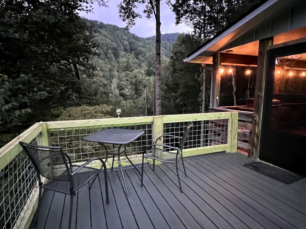 Creek Cabin with Hot-Tub and Mountain Views in North Carolina