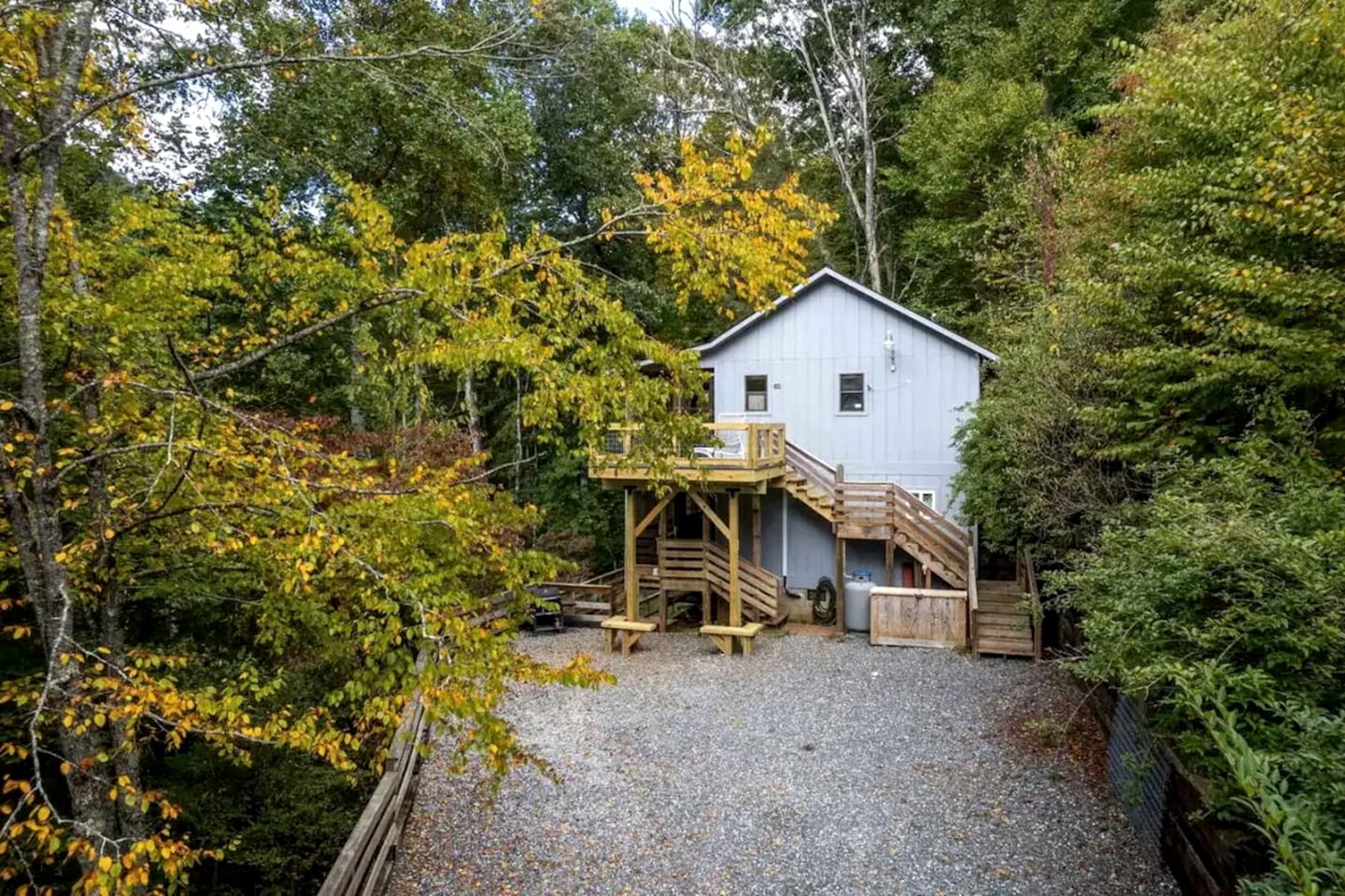 Creek Cabin with Hot-Tub and Mountain Views in North Carolina