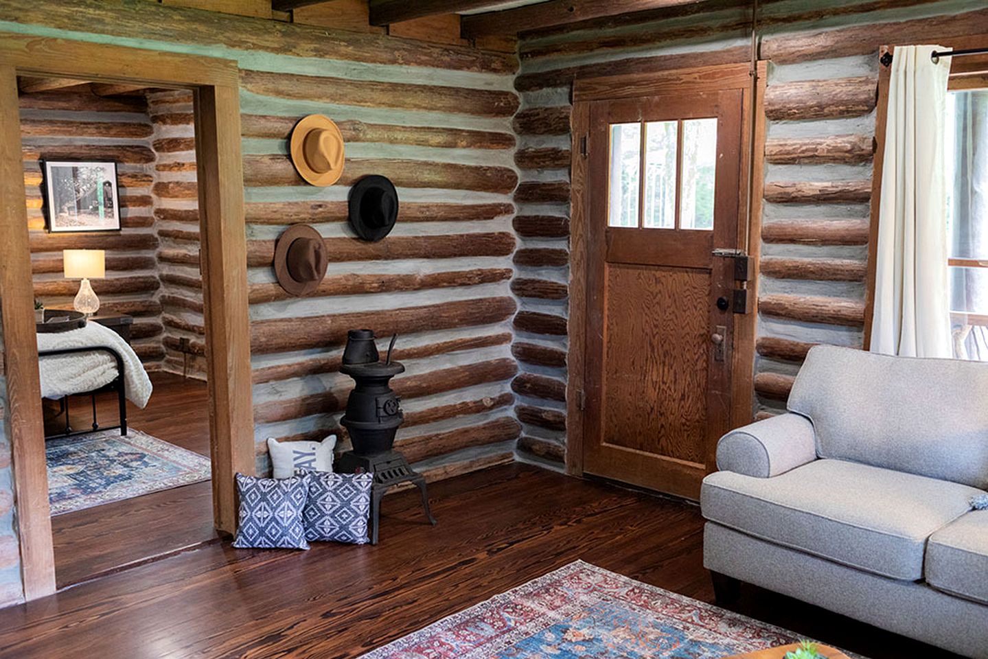 Fully Restored Cabin with Private Hut-Tub in Livingston, Texas