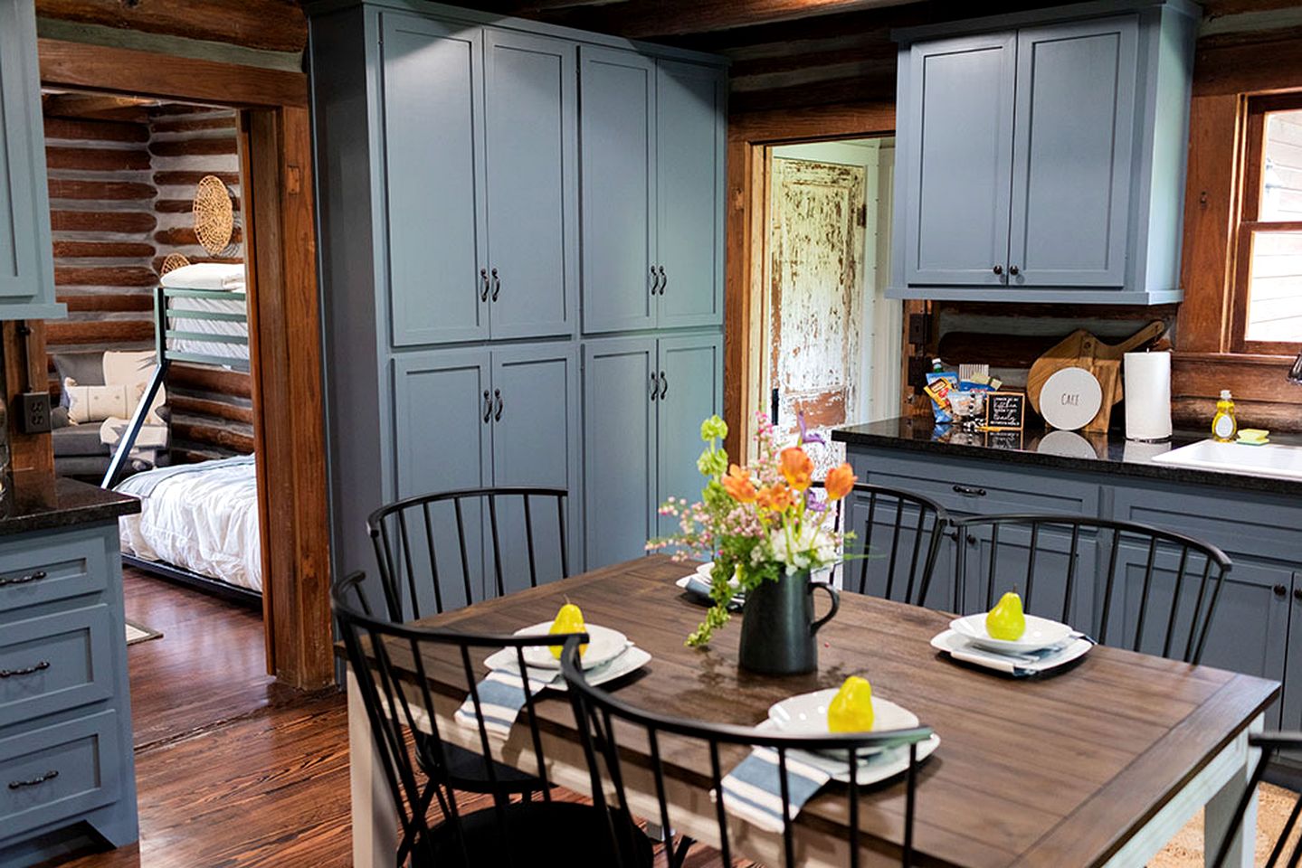 Fully Restored Cabin with Private Hut-Tub in Livingston, Texas