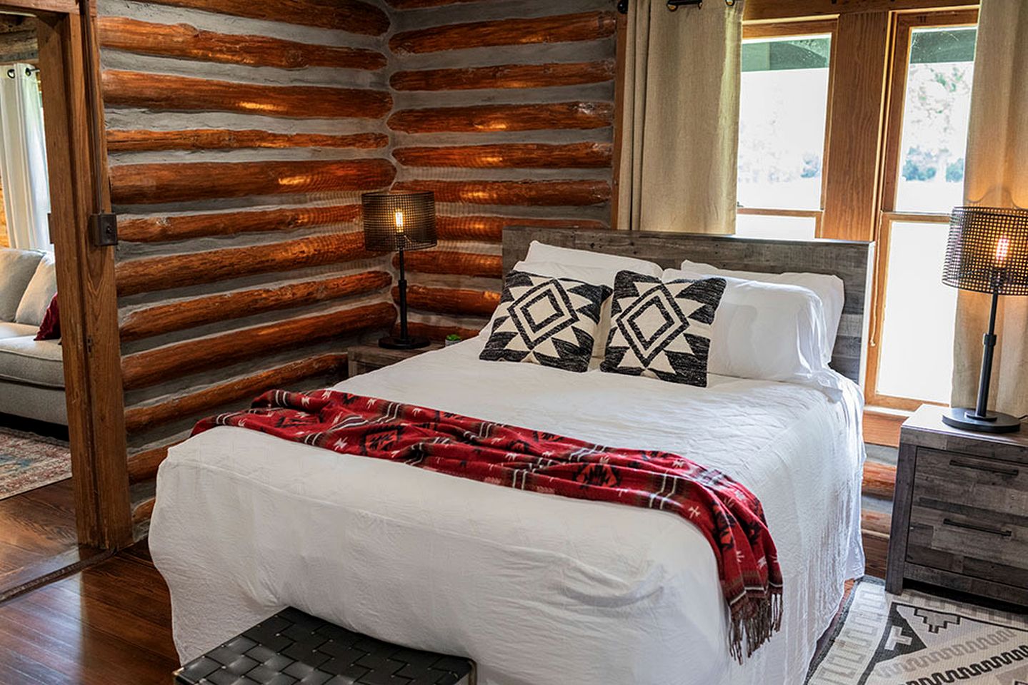 Fully Restored Cabin with Private Hut-Tub in Livingston, Texas
