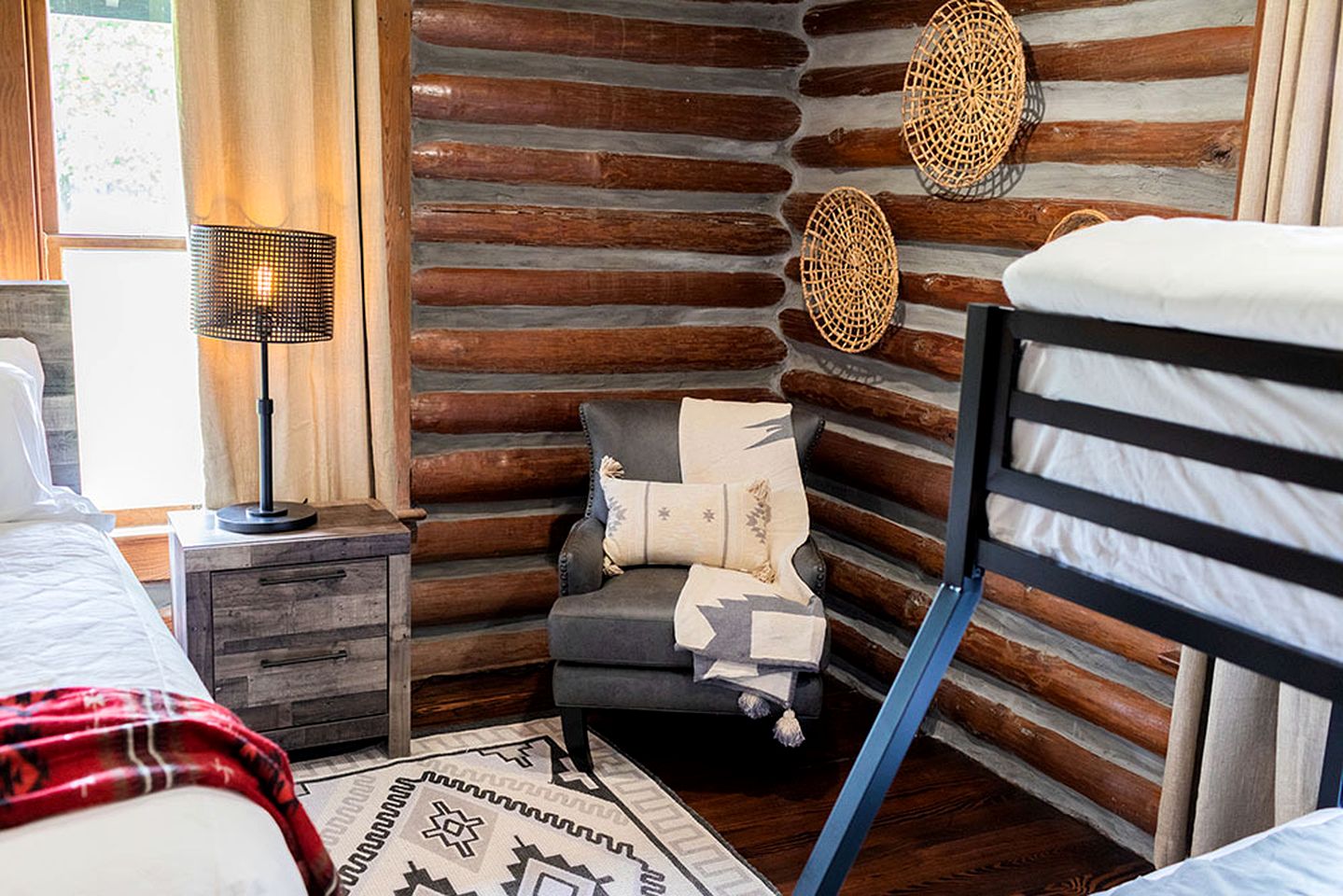 Fully Restored Cabin with Private Hut-Tub in Livingston, Texas