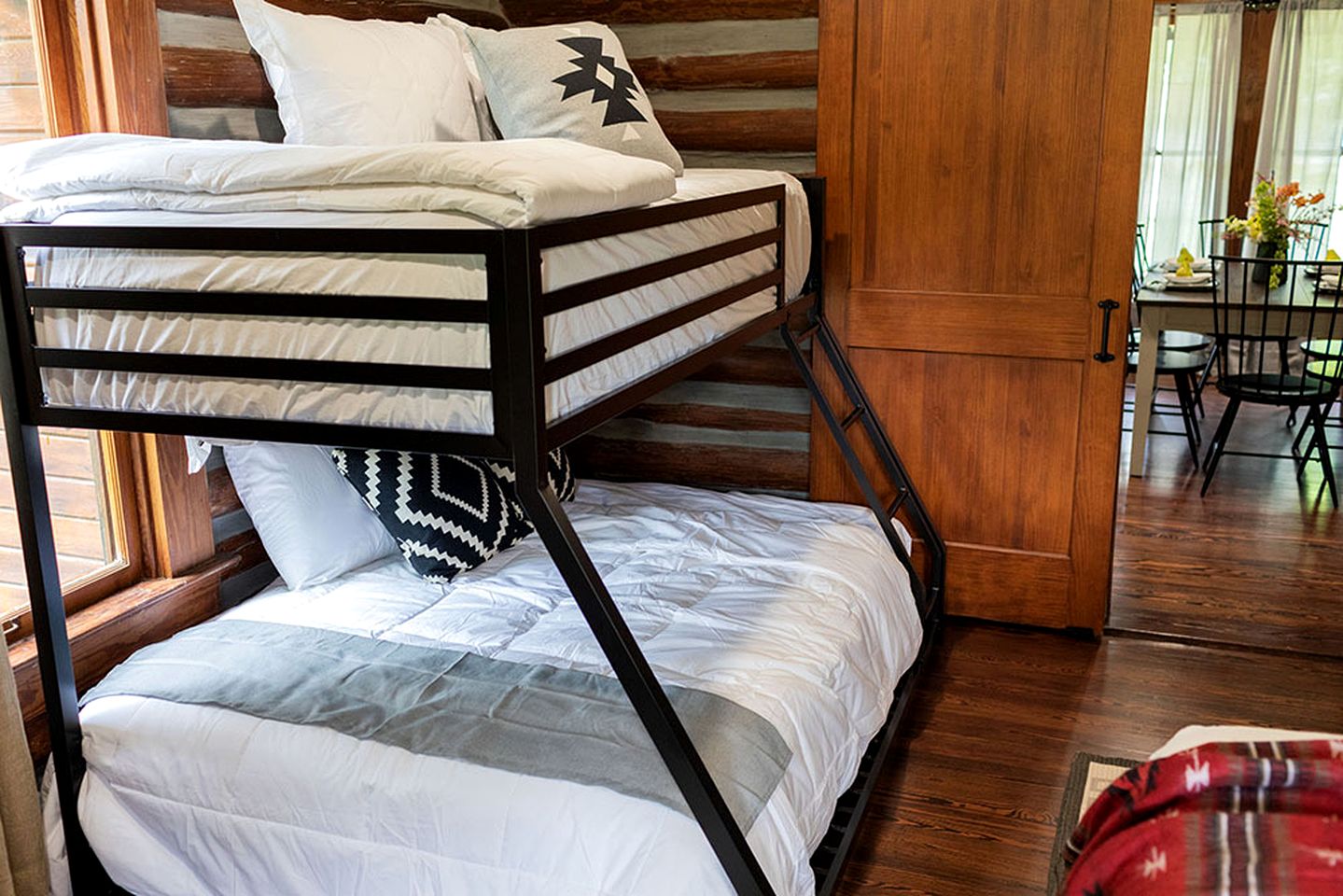 Fully Restored Cabin with Private Hut-Tub in Livingston, Texas
