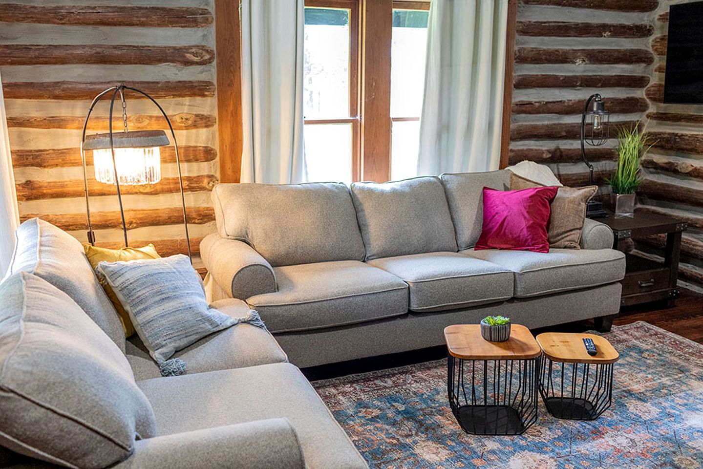 Fully Restored Cabin with Private Hut-Tub in Livingston, Texas
