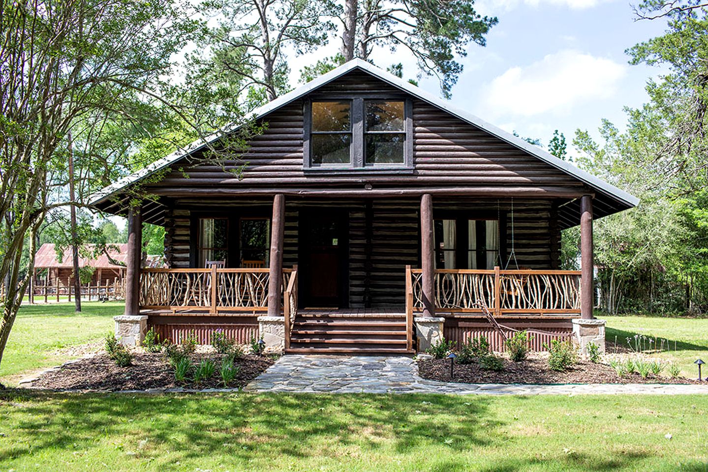 Fully Restored Cabin with Private Hut-Tub in Livingston, Texas