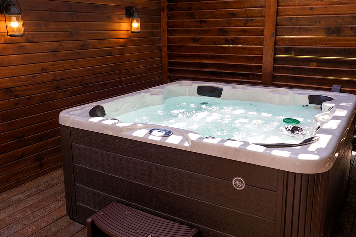 Fully Restored Cabin with Private Hut-Tub in Livingston, Texas