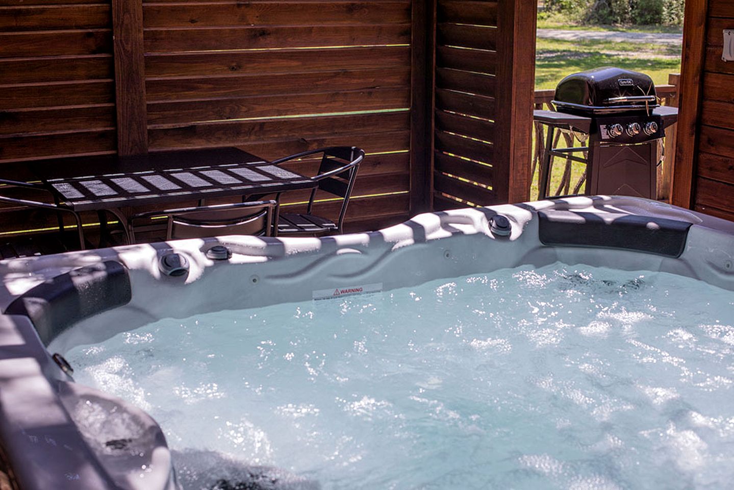 Fully Restored Cabin with Private Hut-Tub in Livingston, Texas