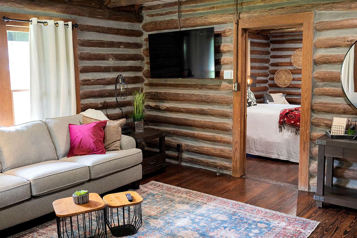 Fully Restored Cabin with Private Hut-Tub in Livingston, Texas