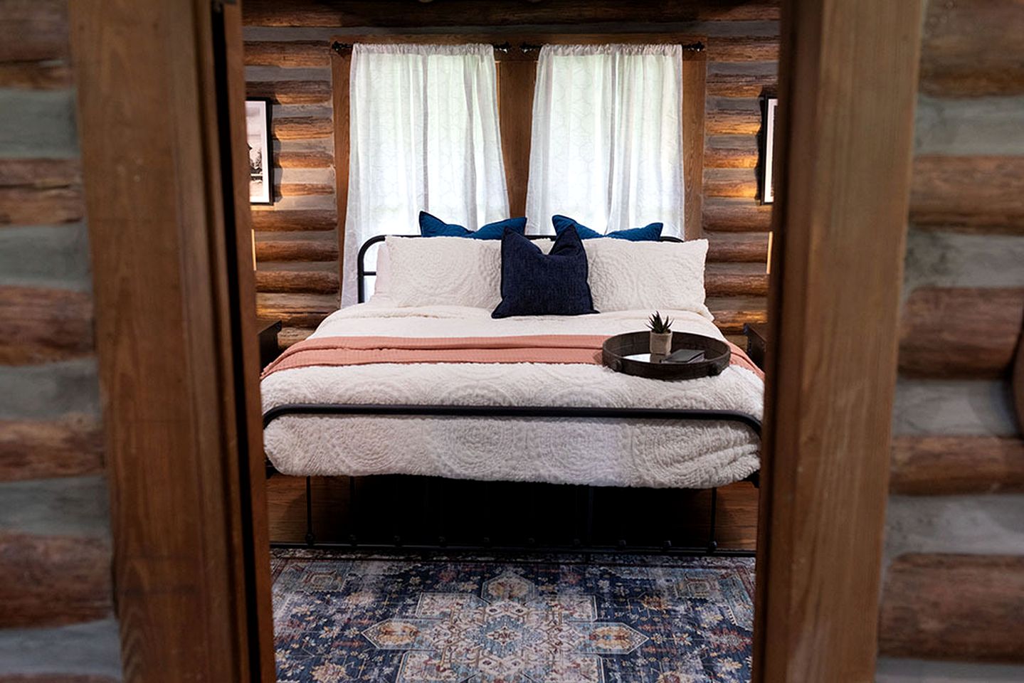 Fully Restored Cabin with Private Hut-Tub in Livingston, Texas