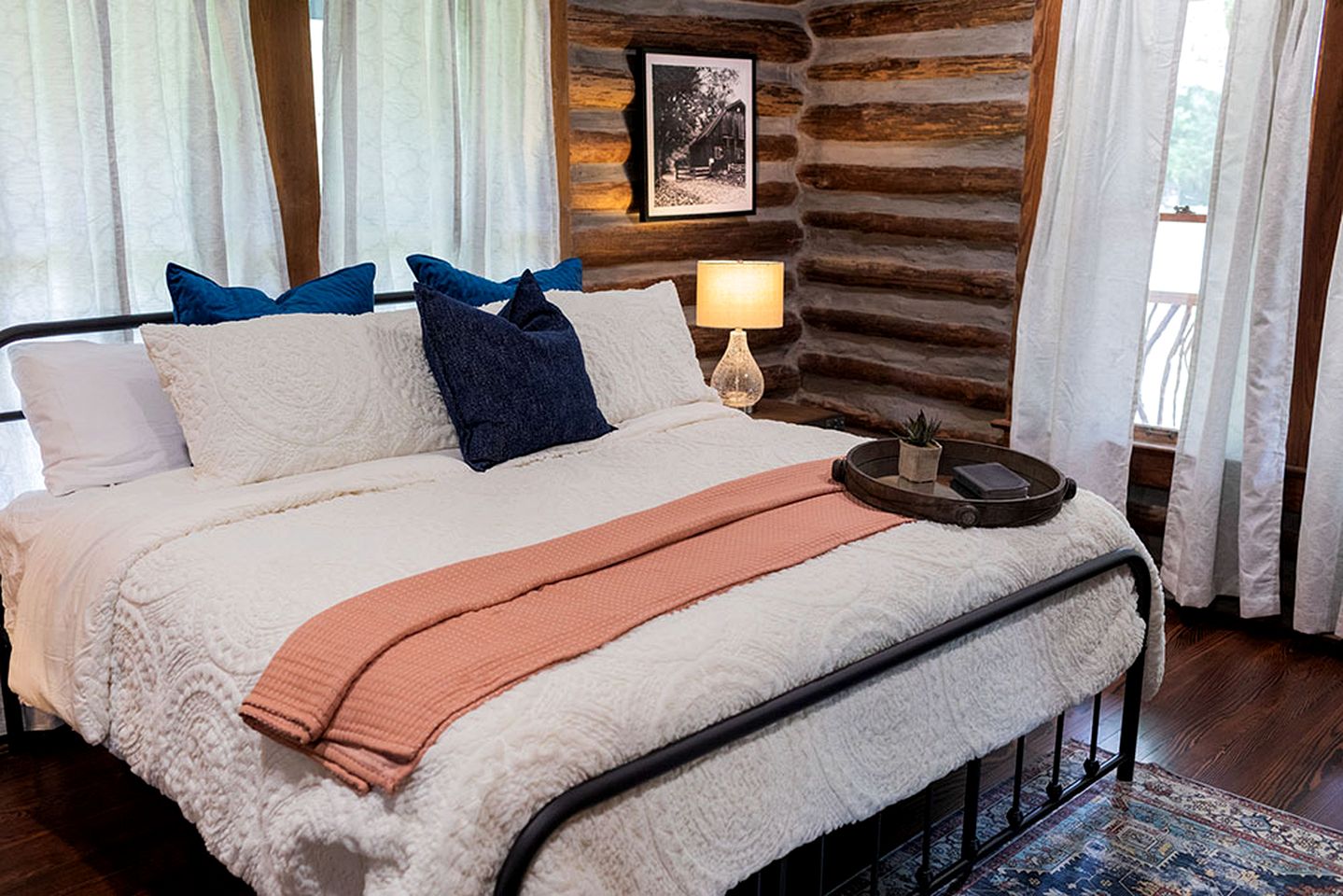 Fully Restored Cabin with Private Hut-Tub in Livingston, Texas