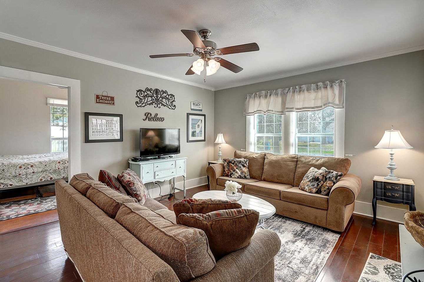 Fantastic Spacious Cottage with Private Garden Perfect for Families in Rockport, Texas