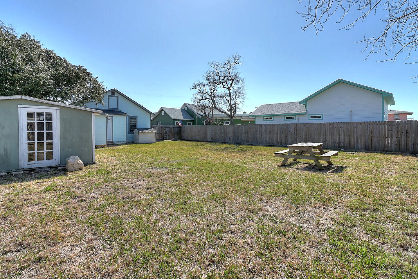 Fantastic Spacious Cottage with Private Garden Perfect for Families in Rockport, Texas