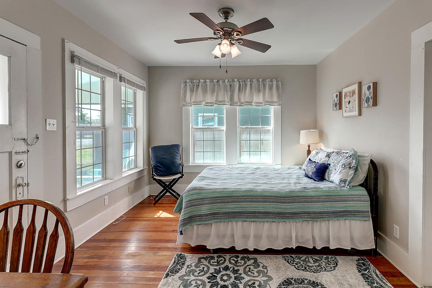 Fantastic Spacious Cottage with Private Garden Perfect for Families in Rockport, Texas