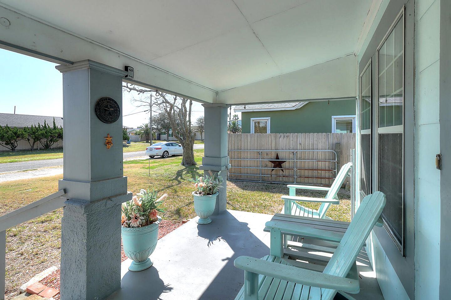 Fantastic Spacious Cottage with Private Garden Perfect for Families in Rockport, Texas